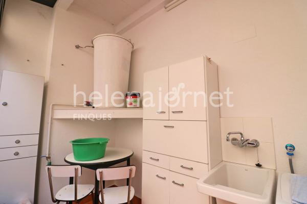 Casa adossada a Sant Feliu de Guíxols