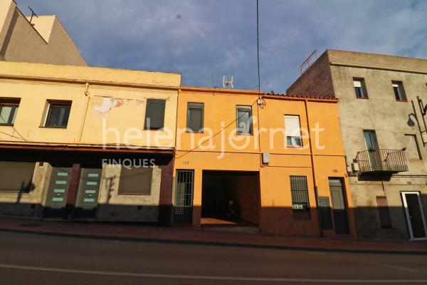 Magnífica casa amb garatge i pati a prop del centre de Sant Feliu de Guíxols