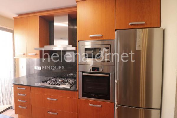 Casa adossada a Sant Feliu de Guíxols