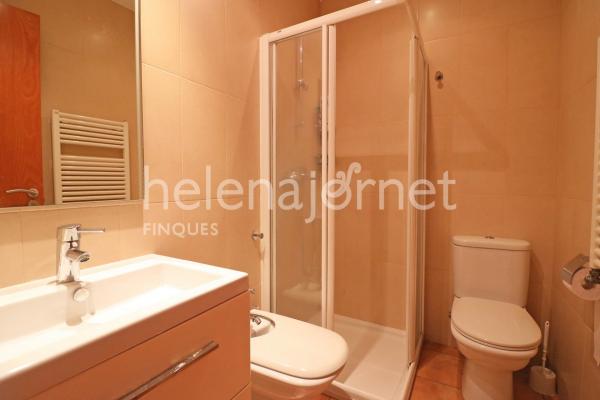 Casa adossada a Sant Feliu de Guíxols