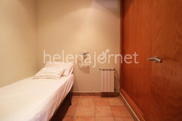 Casa adossada a Sant Feliu de Guíxols