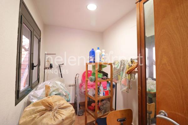 Casa adossada a Sant Feliu de Guíxols