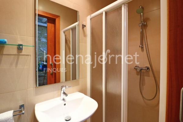 Casa adossada a Sant Feliu de Guíxols