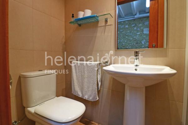 Casa adossada a Sant Feliu de Guíxols