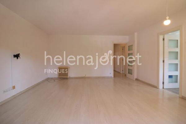 Acollidor pis a la zona del Monestir de Sant Feliu de Guíxols