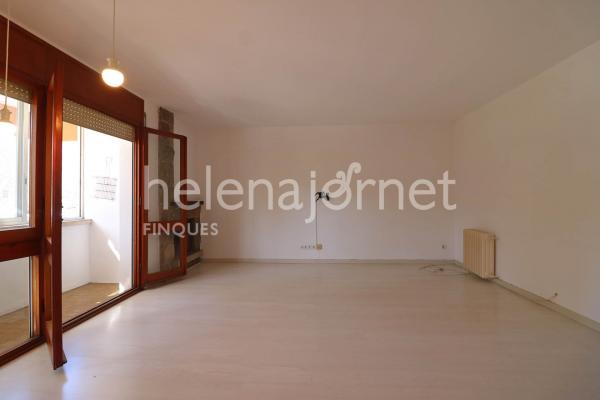 Acollidor pis a la zona del Monestir de Sant Feliu de Guíxols