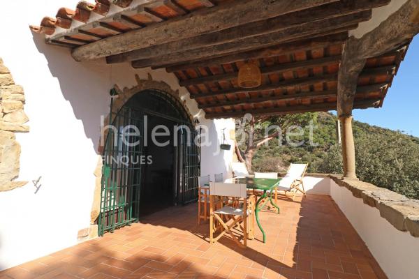 Fantàstica casa amb jardí i vistes al mar en una exclusiva urbanització a Castell d’Aro