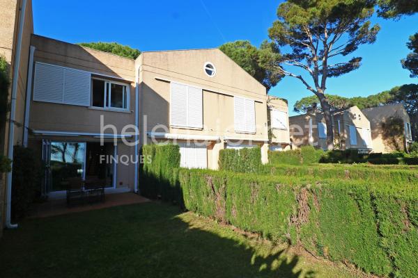 Casa amb encant i vistes obertes al mar en un entorn tranquil de Sant Feliu de Guíxols