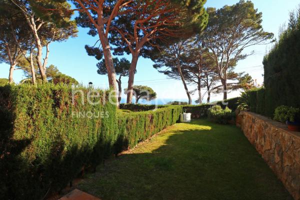 Casa amb encant i vistes obertes al mar en un entorn tranquil de Sant Feliu de Guíxols