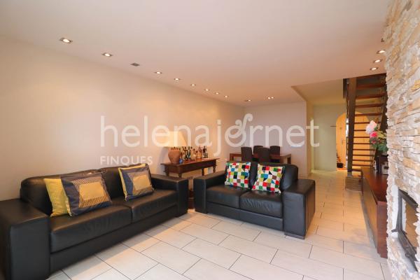 Casa amb encant i vistes obertes al mar en un entorn tranquil de Sant Feliu de Guíxols