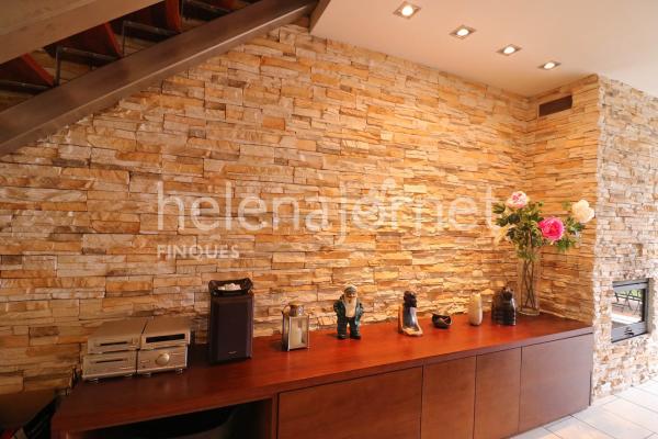 Casa adossada a Sant Feliu de Guíxols