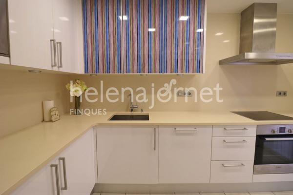 Casa adossada a Sant Feliu de Guíxols