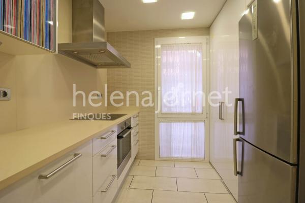 Casa adossada a Sant Feliu de Guíxols