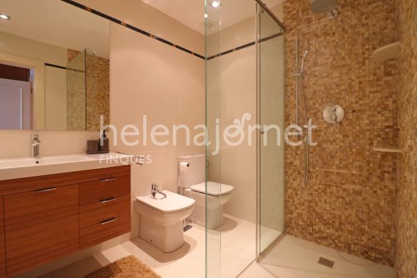 Casa adossada a Sant Feliu de Guíxols