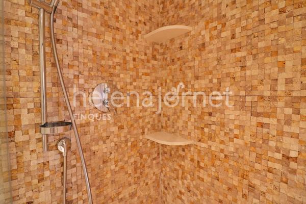 Casa adossada a Sant Feliu de Guíxols