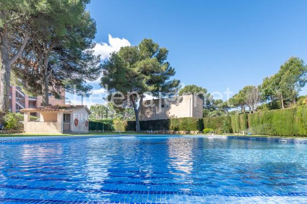 Casa adossada a Sant Feliu de Guíxols