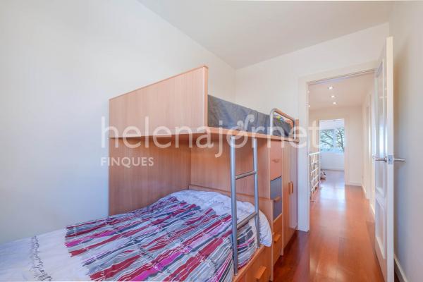 Casa adossada a Sant Feliu de Guíxols