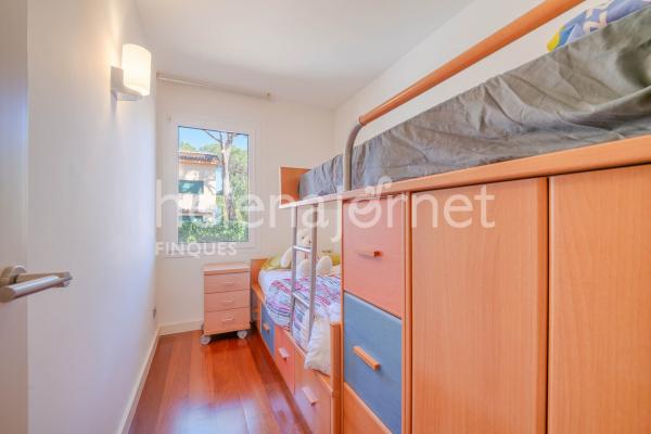 Casa adossada a Sant Feliu de Guíxols