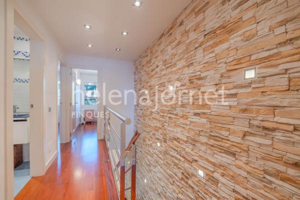 Casa adossada a Sant Feliu de Guíxols