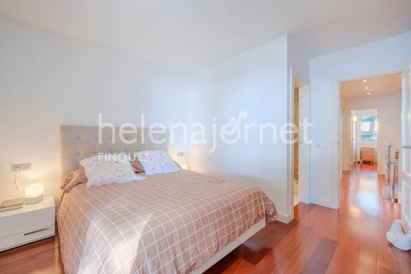 Casa adossada a Sant Feliu de Guíxols