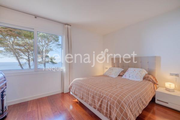 Casa adossada a Sant Feliu de Guíxols