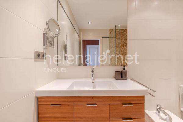 Casa adossada a Sant Feliu de Guíxols