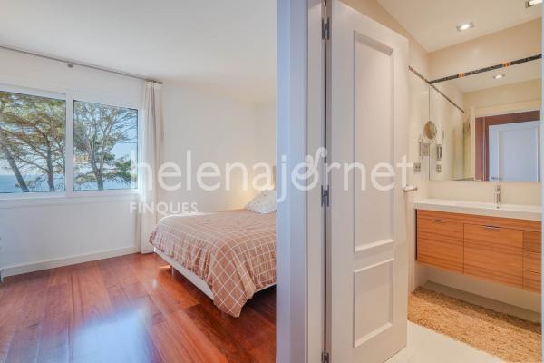 Casa adossada a Sant Feliu de Guíxols