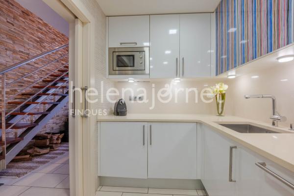 Casa adossada a Sant Feliu de Guíxols