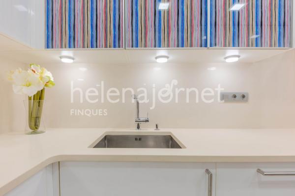 Casa adossada a Sant Feliu de Guíxols