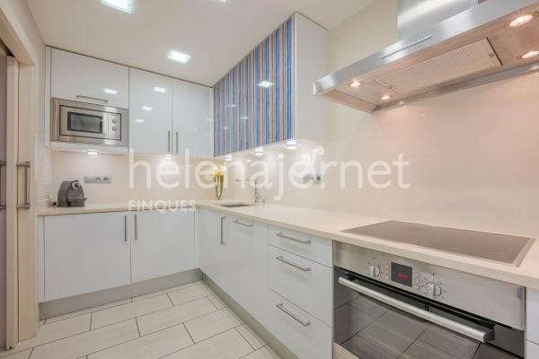 Casa adossada a Sant Feliu de Guíxols