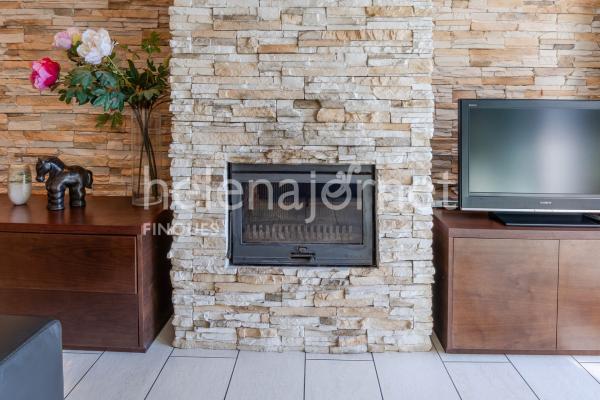 Casa adossada a Sant Feliu de Guíxols