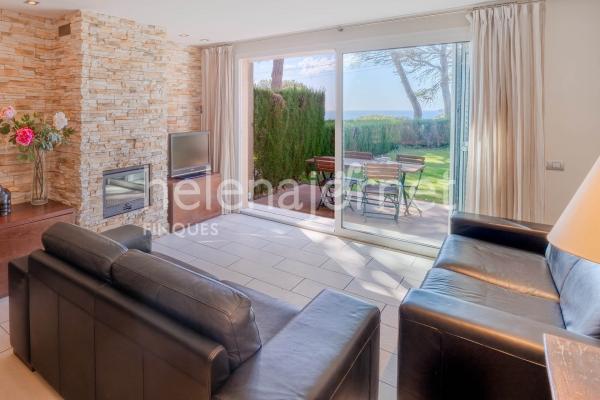 Casa amb encant i vistes obertes al mar en un entorn tranquil de Sant Feliu de Guíxols