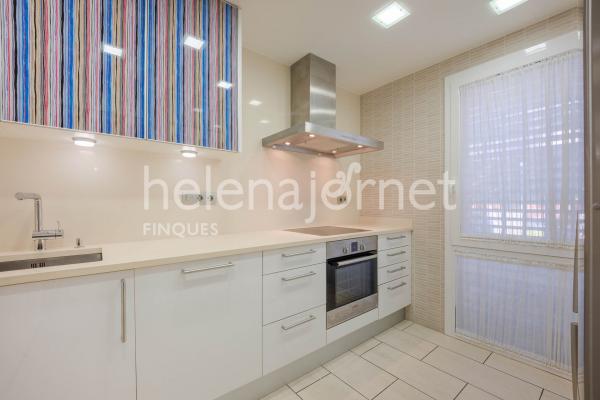 Casa adossada a Sant Feliu de Guíxols