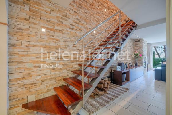 Casa adossada a Sant Feliu de Guíxols