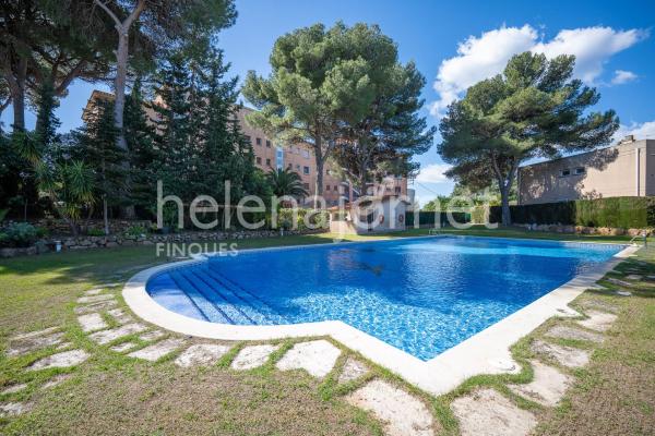 Casa adossada a Sant Feliu de Guíxols