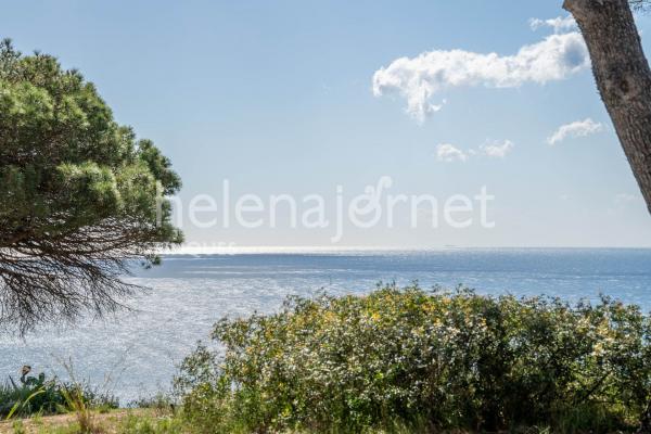 Casa adossada a Sant Feliu de Guíxols