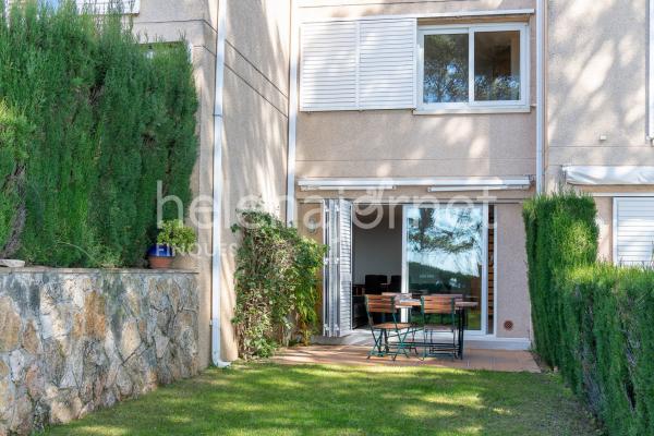 Casa adossada a Sant Feliu de Guíxols