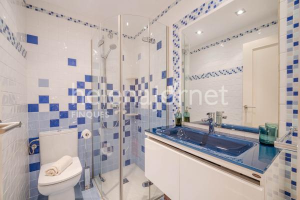 Casa adossada a Sant Feliu de Guíxols