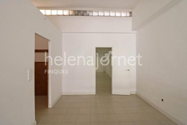 Ample i versàtil local comercial a la Carretera de Girona