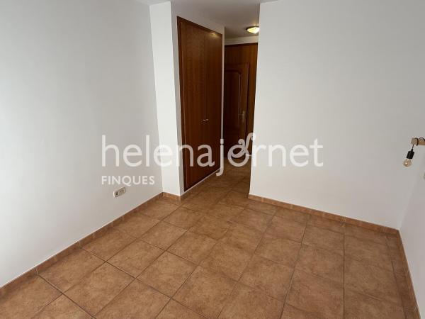 Casa adossada a Sant Feliu de Guíxols