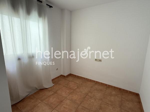 Casa adossada a Sant Feliu de Guíxols