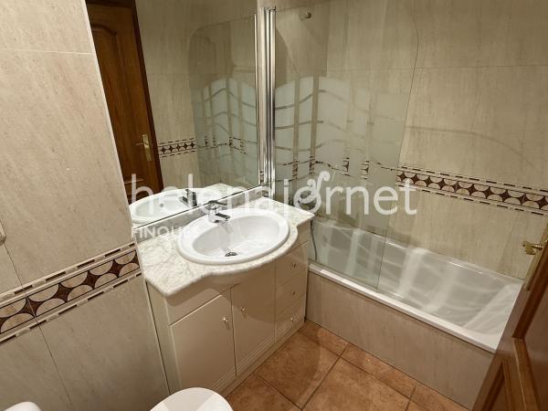 Casa adossada a Sant Feliu de Guíxols