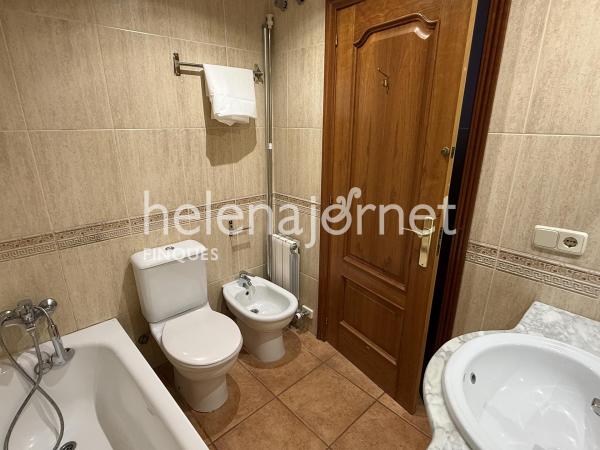 Casa adossada a Sant Feliu de Guíxols