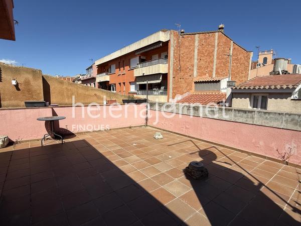 Casa adossada a Sant Feliu de Guíxols