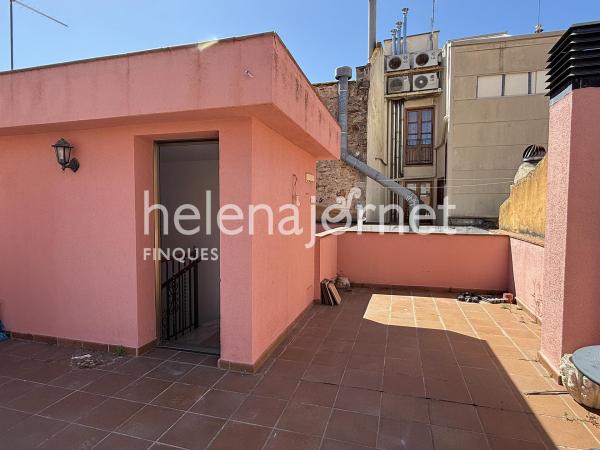 Casa adossada a Sant Feliu de Guíxols