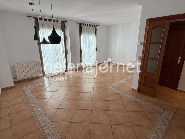 Casa de poble amb terrassa solàrium i pàrquing a 2 minuts de la platja de Sant Feliu