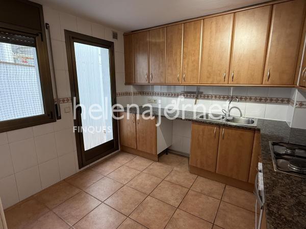 Casa de poble amb terrassa solàrium i pàrquing a 2 minuts de la platja de Sant Feliu