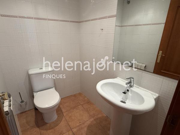 Casa adossada a Sant Feliu de Guíxols