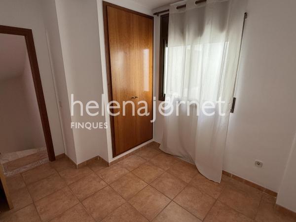 Casa adossada a Sant Feliu de Guíxols