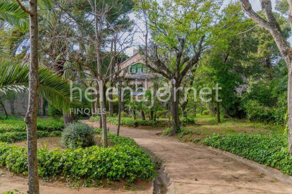 Emblemàtica vil·la modernista construïda per l’arquitecte Josep Goday a primera línia de la Platja de Sant Pol